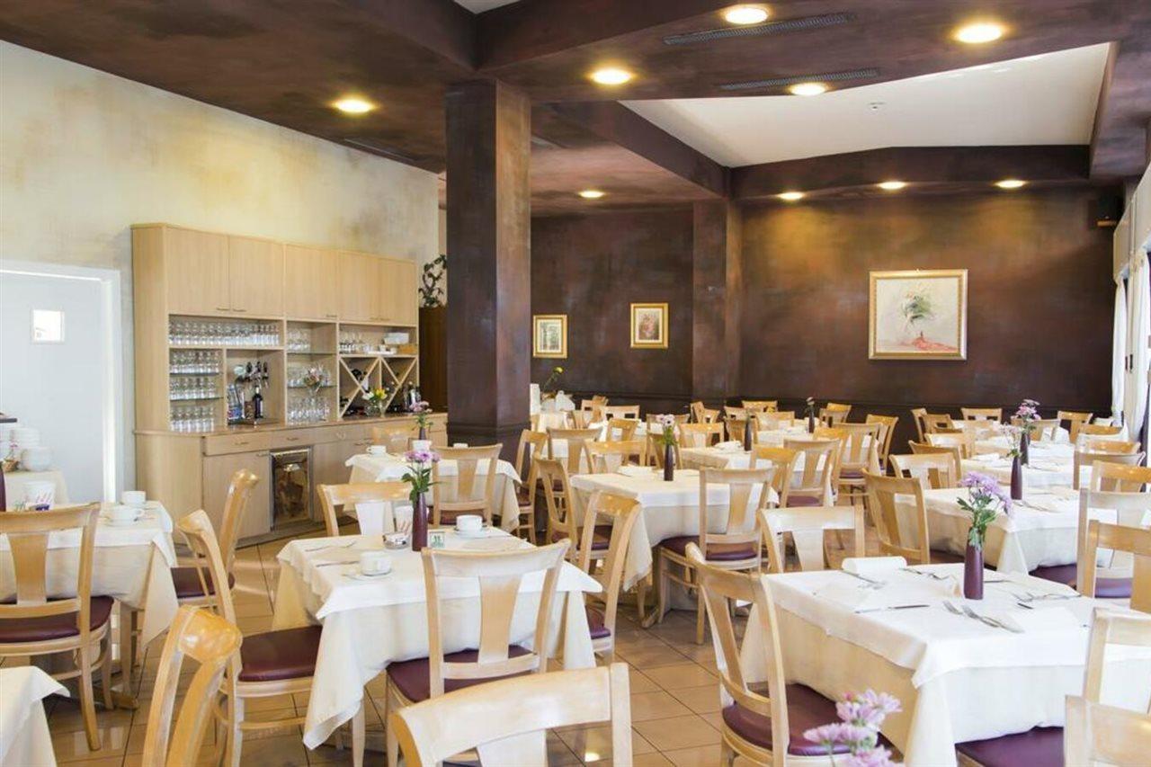 סטרסה Hotel Meeting מראה חיצוני תמונה